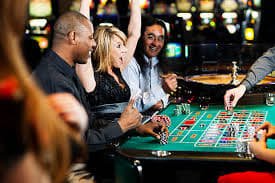 Studio dealer langsung oasistogel dengan meja Baccarat HD